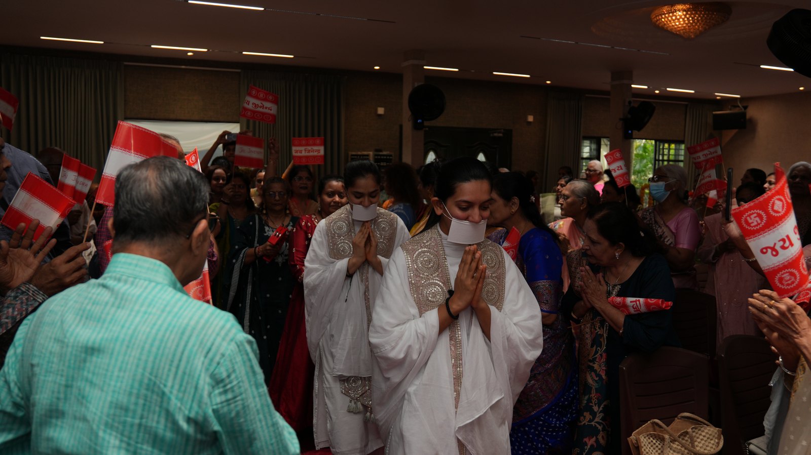 Both mumukshus welcomed by the Jain community with folded hands